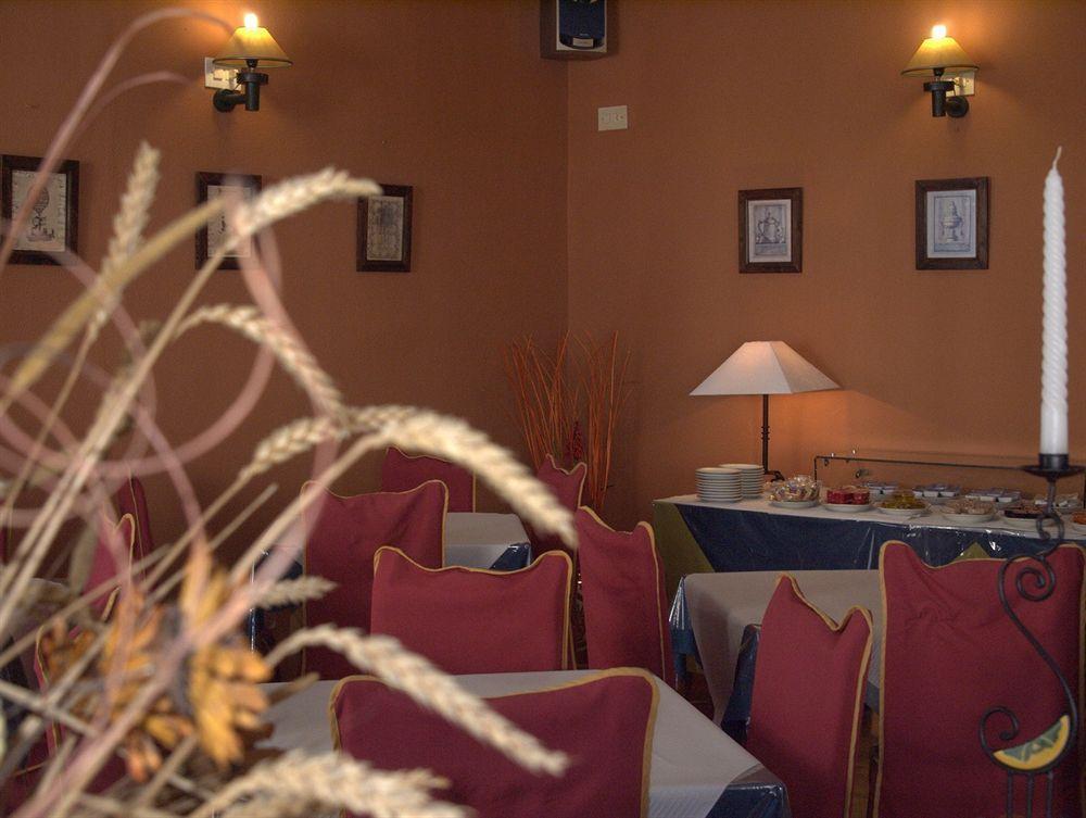 Hotel Tres Jotas Conil Conil De La Frontera Restaurant bilde